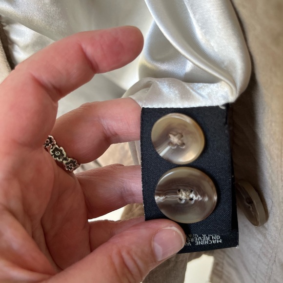 Lady Hathaway beige jacket. Large. (More M/L) Suede-like feel. - Picture 6 of 7